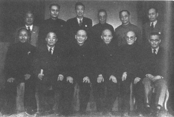 出席政协第一次会议的无党派民主人士，
前排右起:张奚若、李达、符定一、郭沫若、马