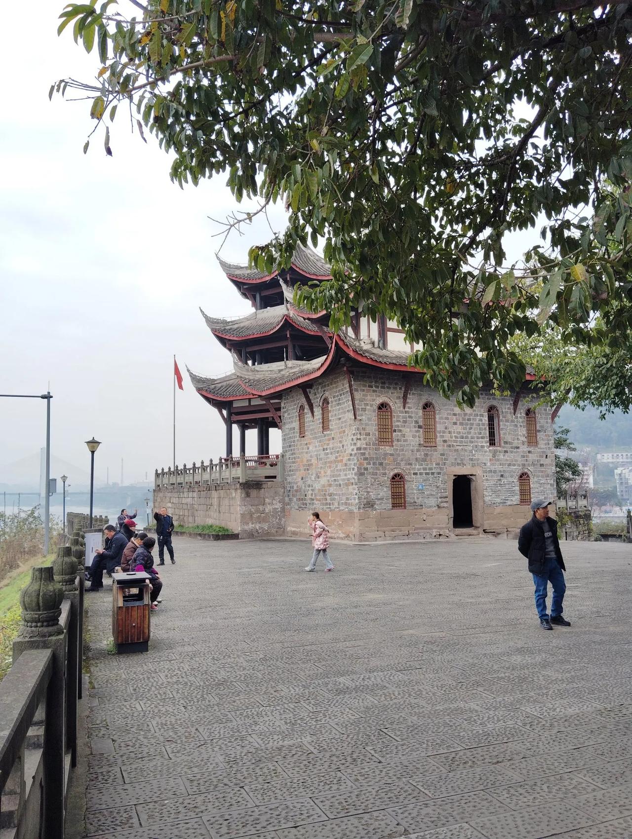 当我们老了,不能自理,怎么办?
这个问题很纠结，人都会老去。不论你能活到多少岁。