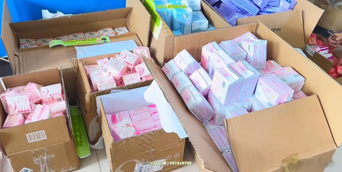 甜玉米开展专项女生关爱公益活动感受爱，传递爱甜玉米和田栩宁梓渝一直在路上！！🌽