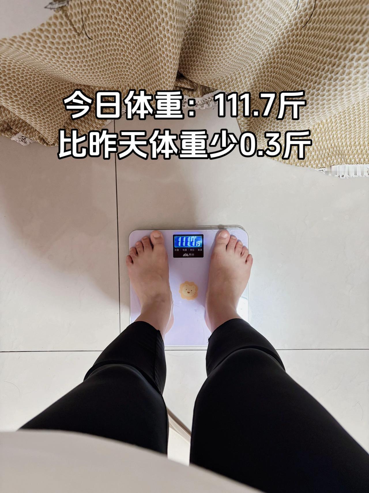 泪水打湿我的减脂餐，目标105斤，加油
今日减脂早餐：燕麦鸡蛋+奇亚籽+柚子+牛