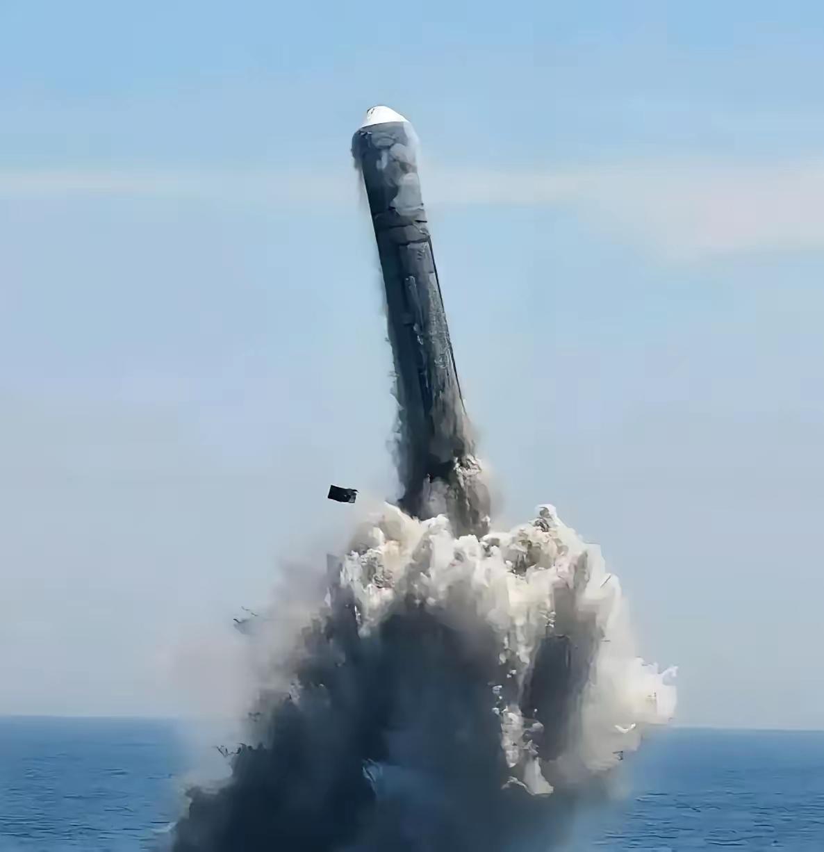 我战略核潜艇向太平洋公海海域成功发射潜射战略导弹，这是威慑，这不是给台湾台独顽固