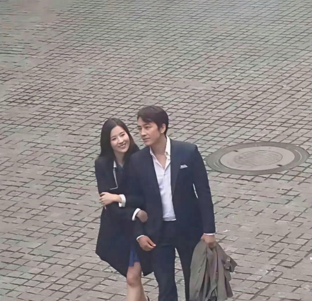 刘亦菲当年和韩国男友宋承宪在一起的时候是真的甜啊！ 