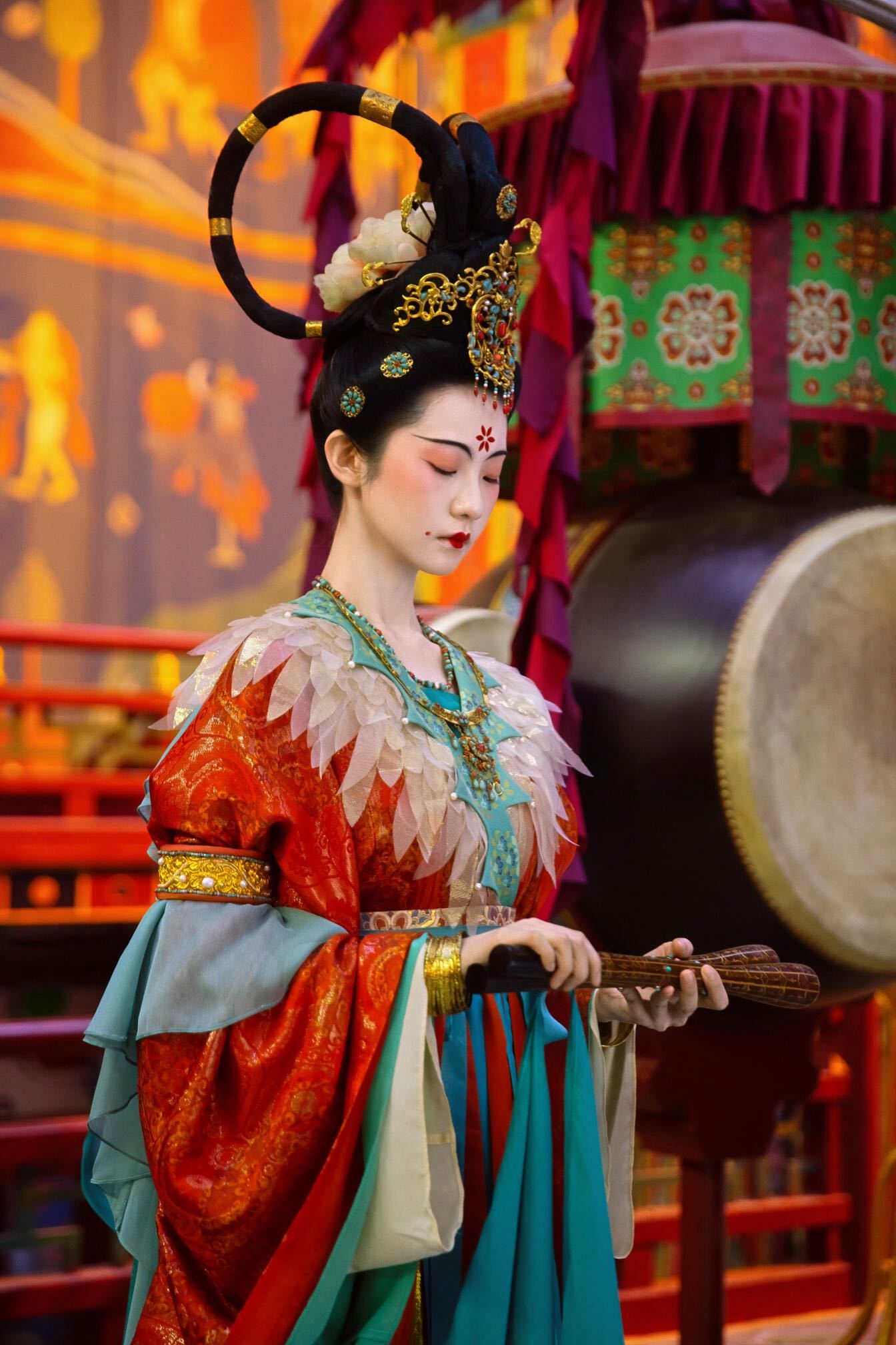 张艺凡从敦煌壁画里飞出来了 芭蕾功底加持真的不一样，抬手旋转自带飘逸感，把敦煌飞