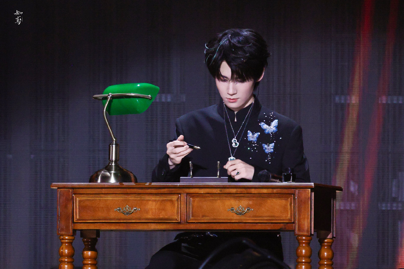 张真源 × 时代少年团加冠礼演唱会 「相思锁」舞台，蝴蝶刺绣灵动衣间，Qeeli