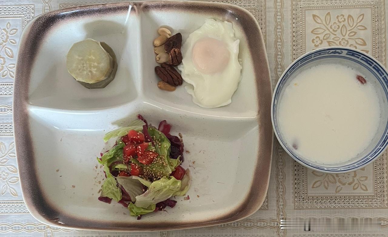 能减脂控糖的早餐：

图片来源是我营养师的今日早餐，是按211饮食法的量来搭配。