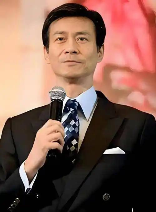 2026年3月24日，79岁的郑少秋在农历生日当天，通过影迷会账号正式官宣退休，