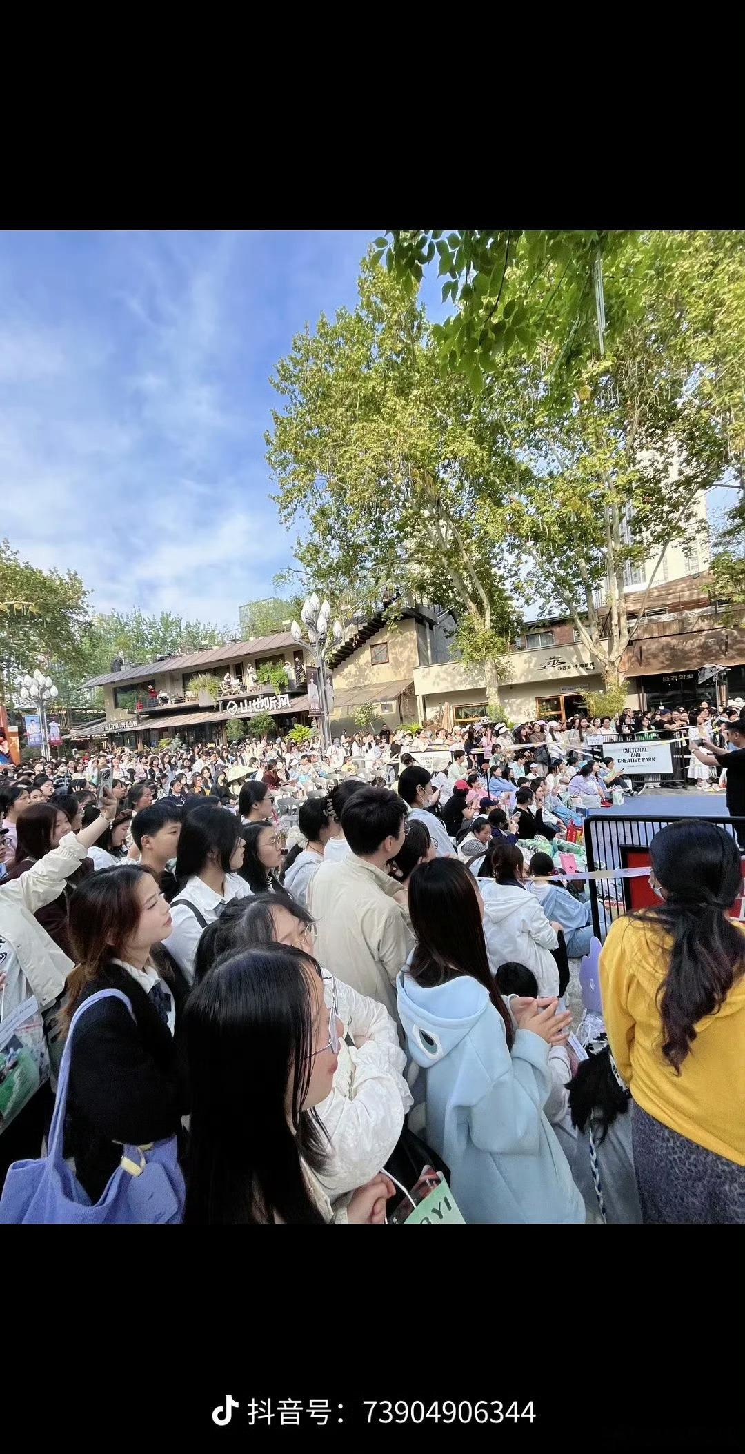 《两京十五日》郑州剧宣，上千人到场，磨街文创园秒变成毅痛园，成毅的剧粉盘与活人粉