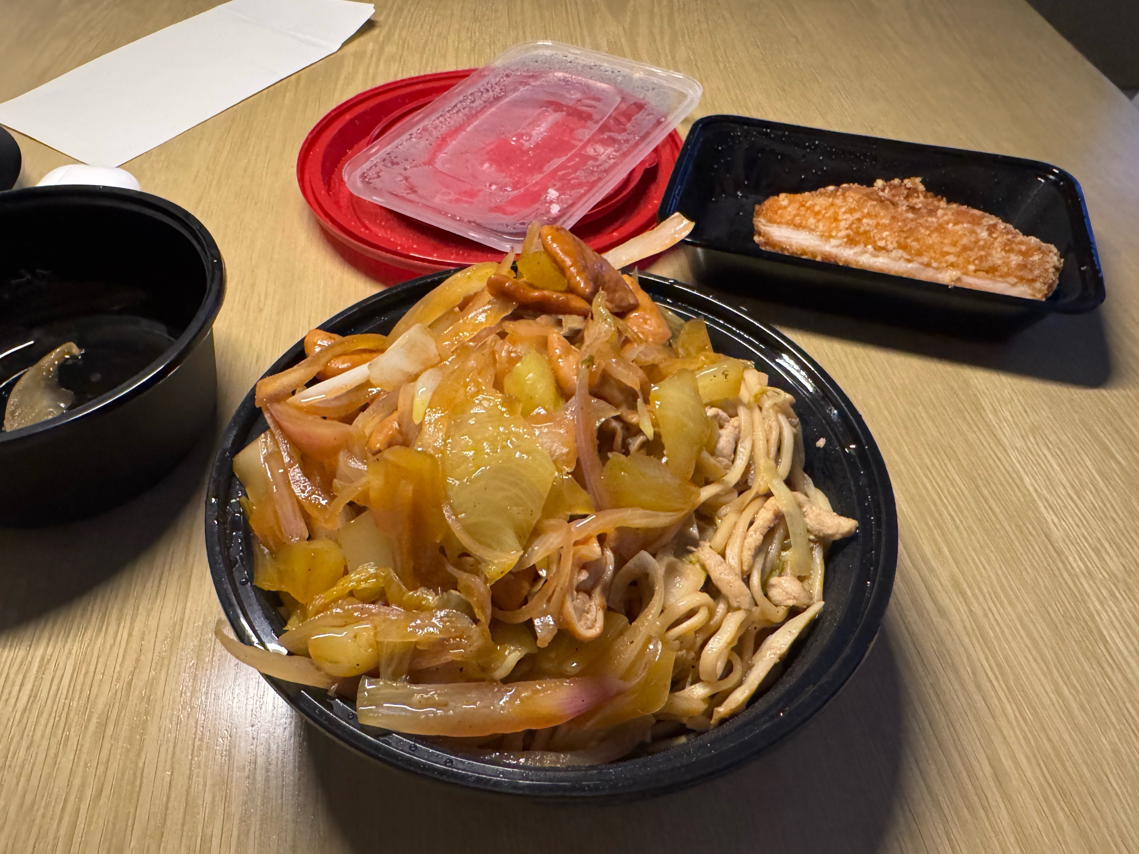 谁懂饿了一天，晚上快10点了收到外卖满心欢喜打开，结果发现忘给餐具那种痛苦啊？？