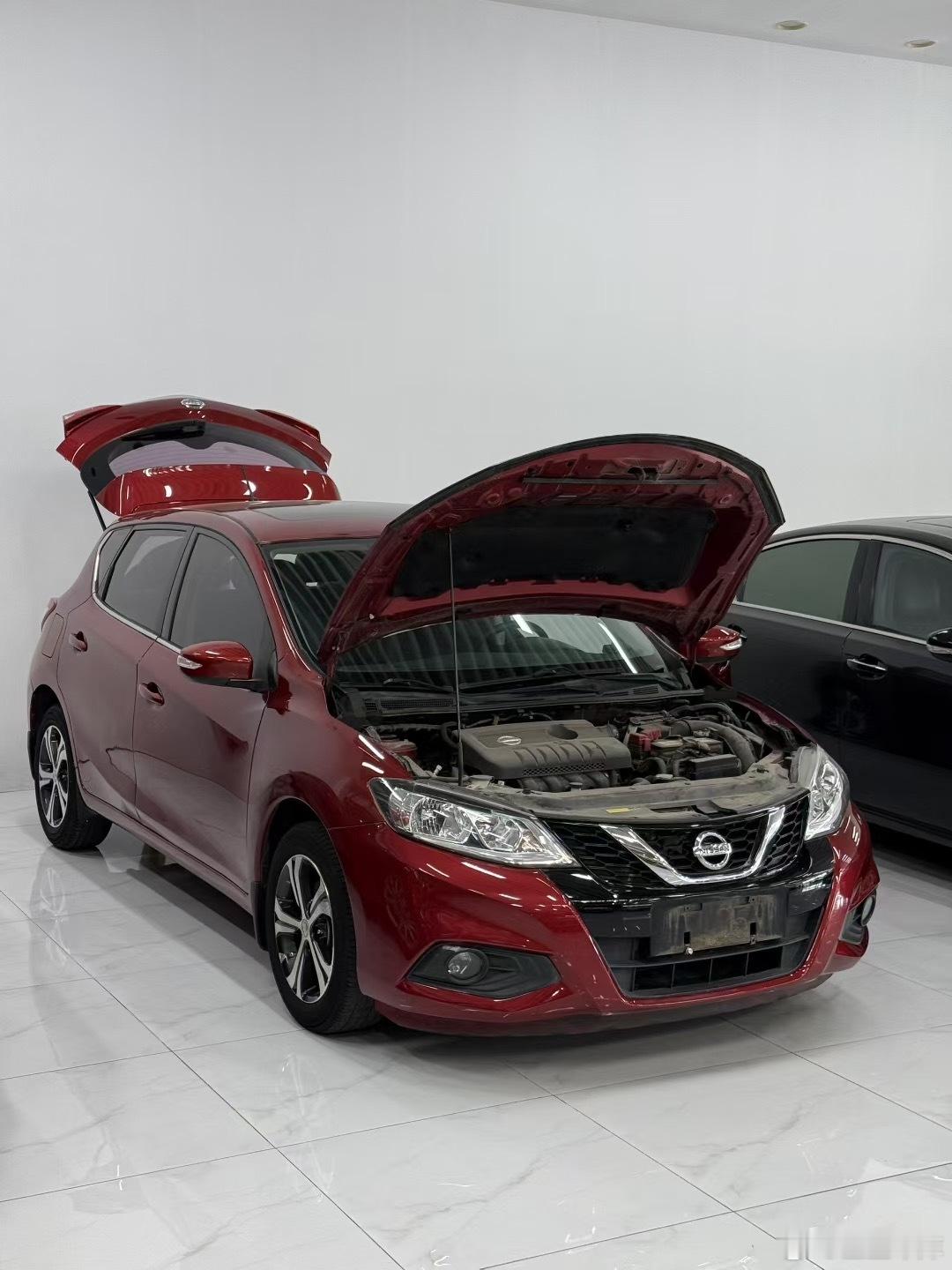 红色骐达成交到店看车 10分钟拿下非常爽快 3.1万公里[费解]店里红颜色车 不