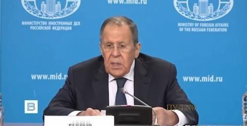 “如果没有西方武器、情报、卫星数据和训练，乌克兰早就投降了。”拉夫罗夫指责西方国