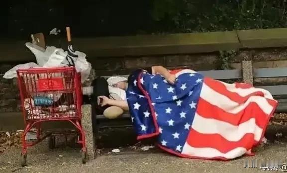 美国是天堂——富人的天堂；美国是地狱——穷人的地狱。
富豪们灯红酒绿，破产者被“