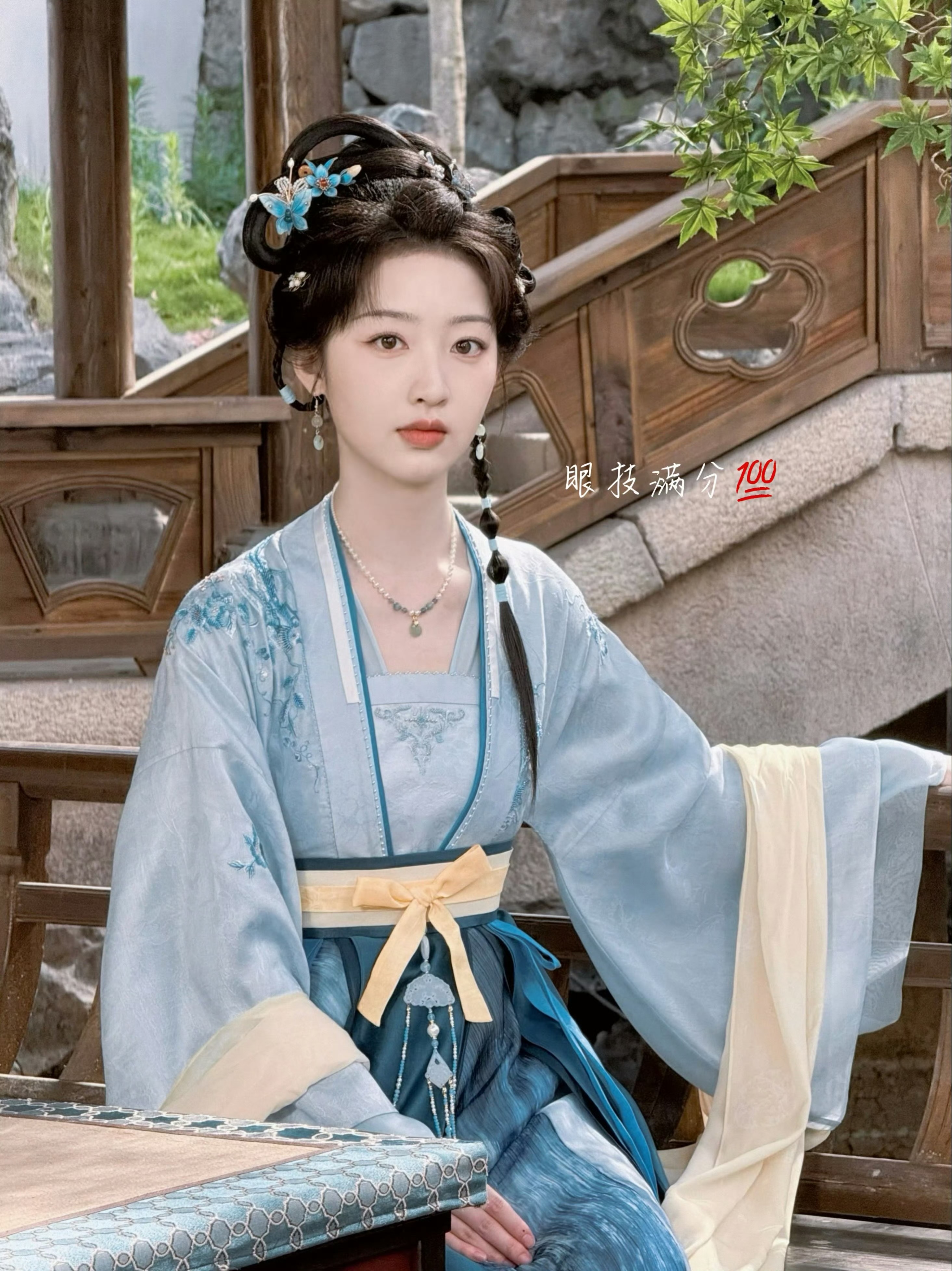 邓恩熙恰逢春杀青邓恩熙庶女化身小花娘看完恰逢春杀青特辑真的被邓恩熙的角色消化能力
