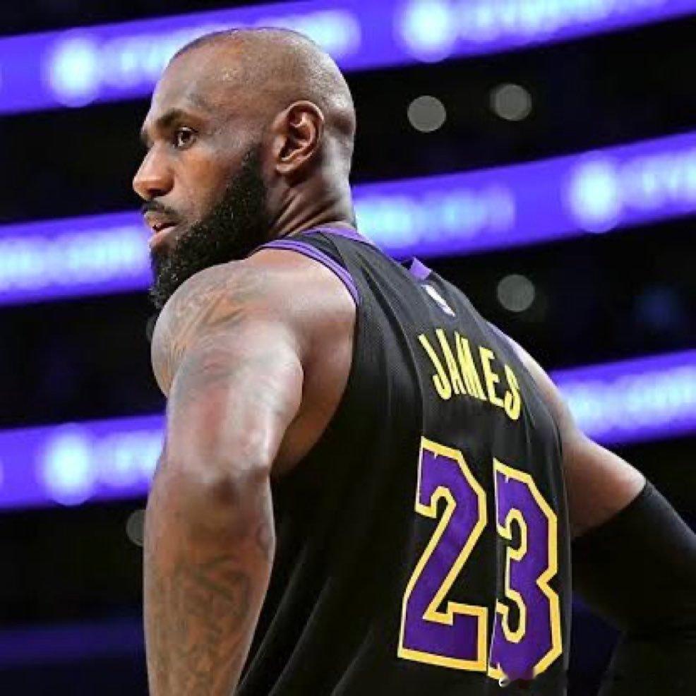NBA  Shams：詹姆斯告知湖人他将离队。 