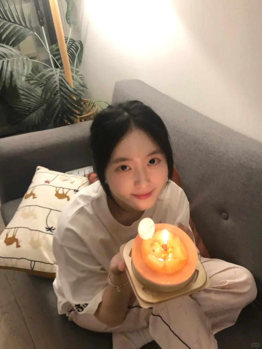 如果吻她一下会穷三年，但你愿意吗