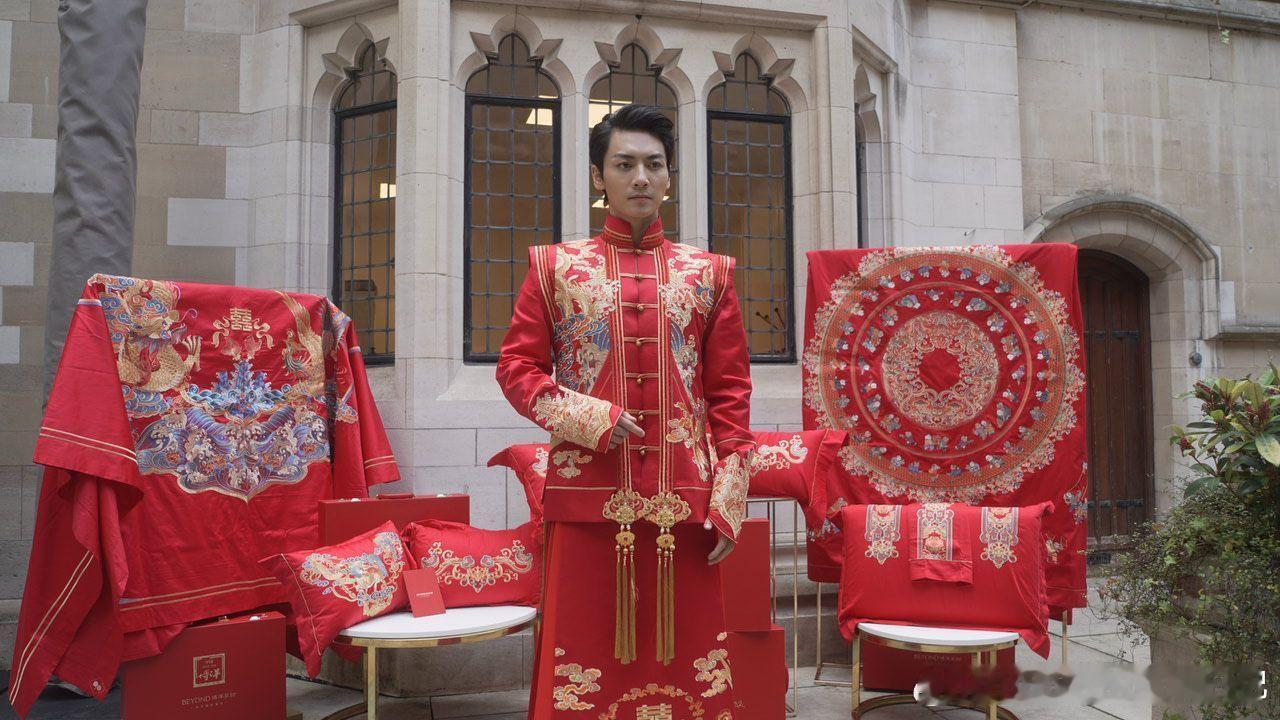 #刘昊宇和中式美学的适配度#传统婚服还是得看中式帅哥啊！刘昊宇一身红色婚服将中式