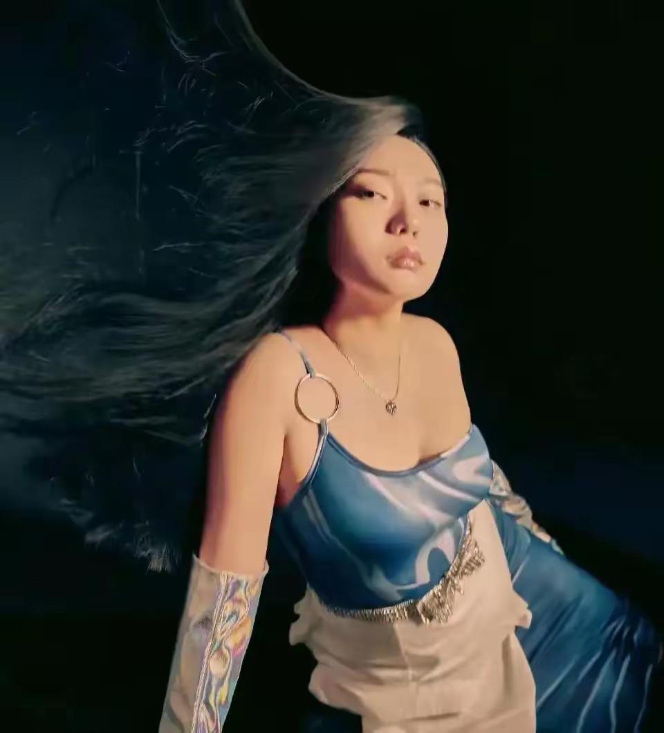 李雪琴这组照片你们怎么看？