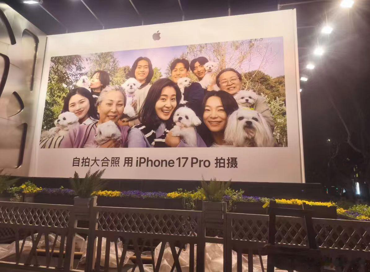 苹果内部对自拍体验的底线卡得非常死，所以明年 iPhone 会不会推出一款真全面