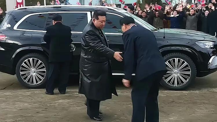 金正恩的又一辆新车曝光：梅赛德斯-迈巴赫GLS600
这车从哪弄的呢？