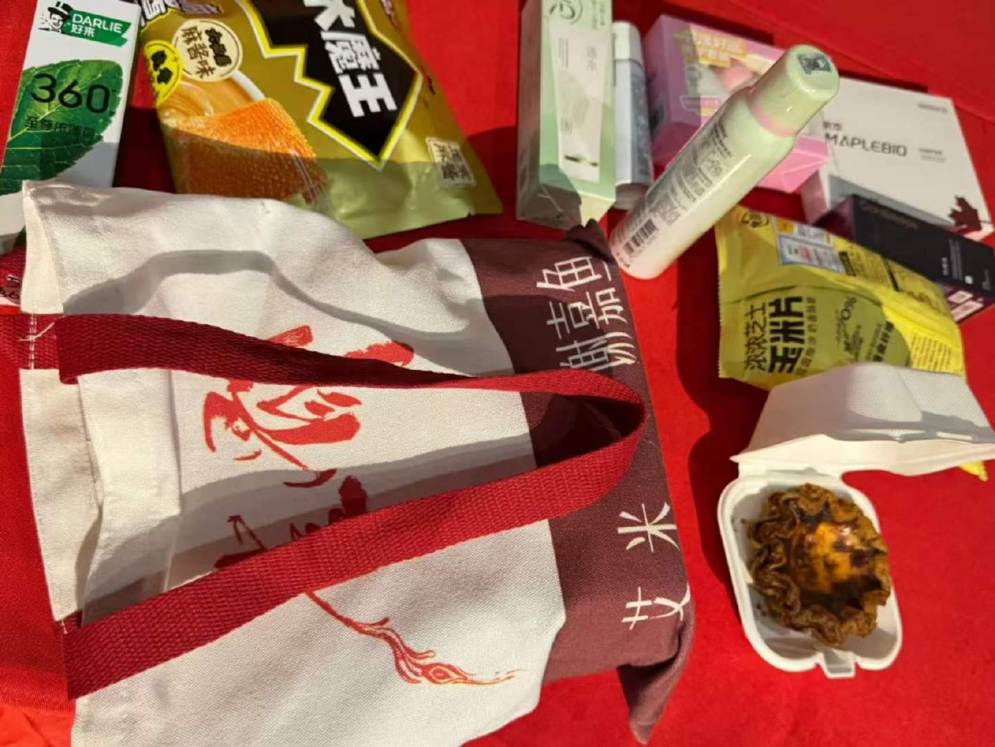 侯明昊艾米雀骨追剧团伴手礼侯明昊雀骨追剧团伴手礼 雀骨追剧团伴手礼来啦！ 