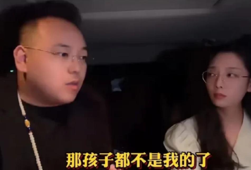 女人撒娇的说"亲爱的，万一我有了咋办？"，男人眼睛都直了"那还用说，结婚，娶你回