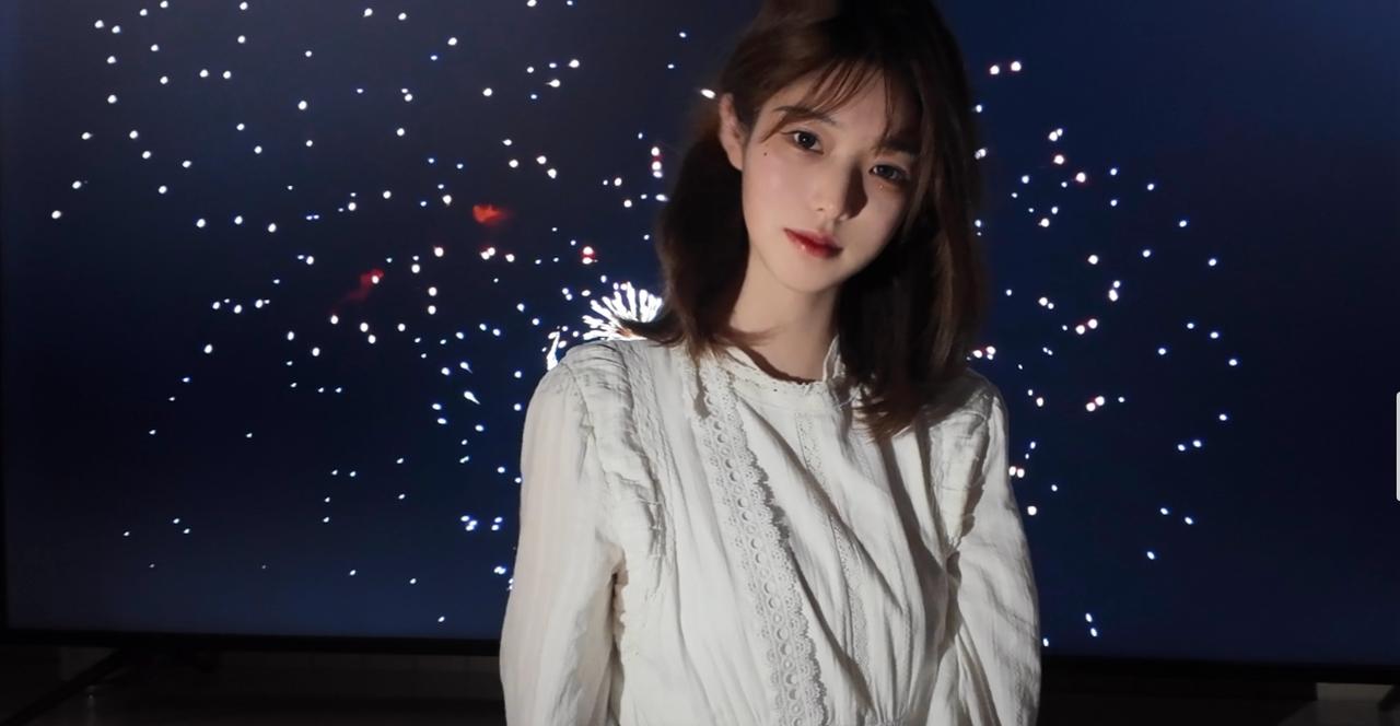 后面是电视机😁