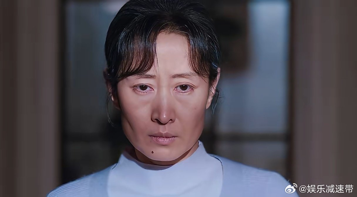 刘敏涛给悬疑剧上尺度了 被《隐身的名字》刘敏涛这段戳中！42秒无走位无台词，佝偻