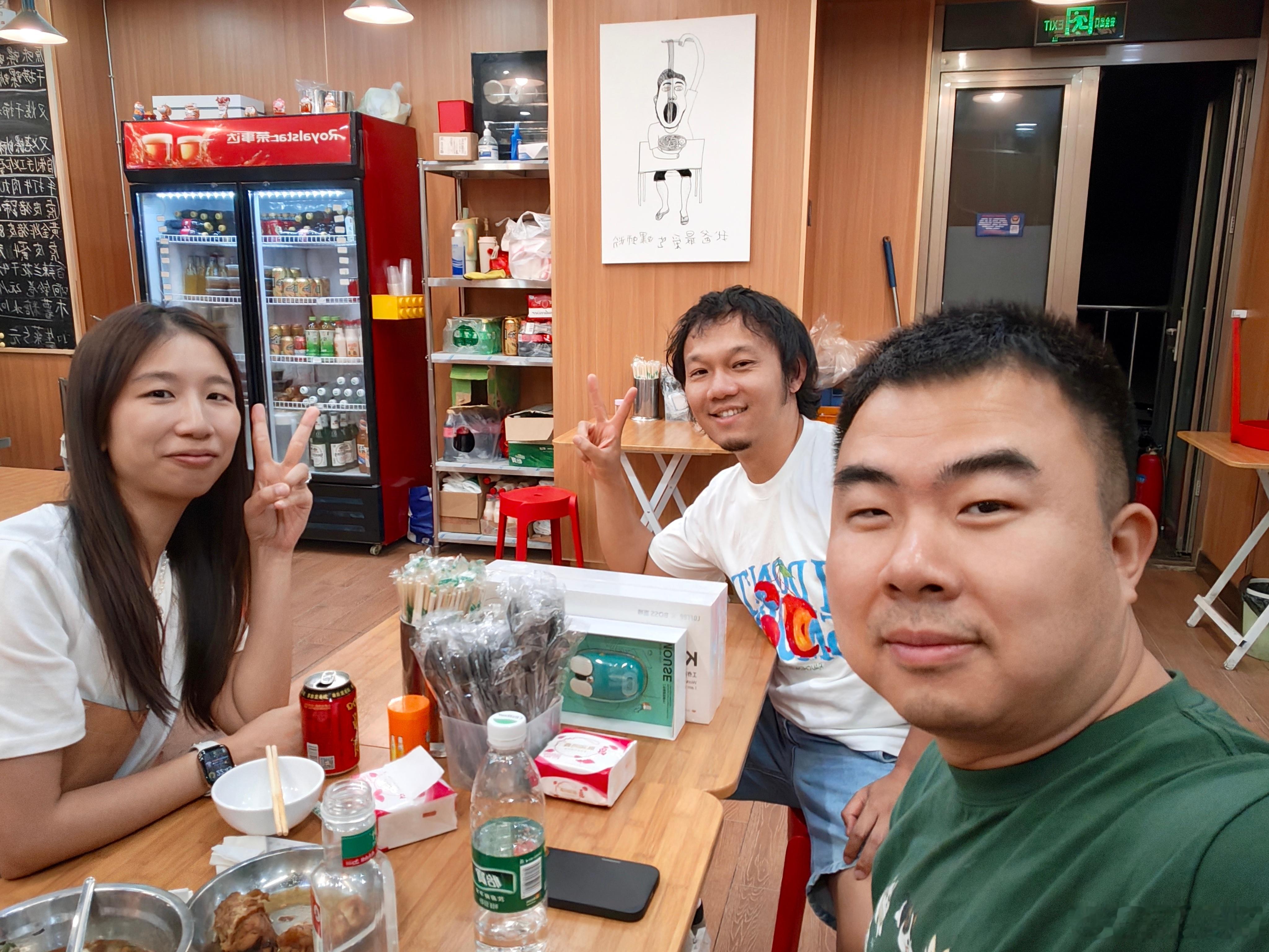在全世界汽车媒体老师试图杀入线下领域的时候，我们光荣地成为了先行者。花老头粉店一
