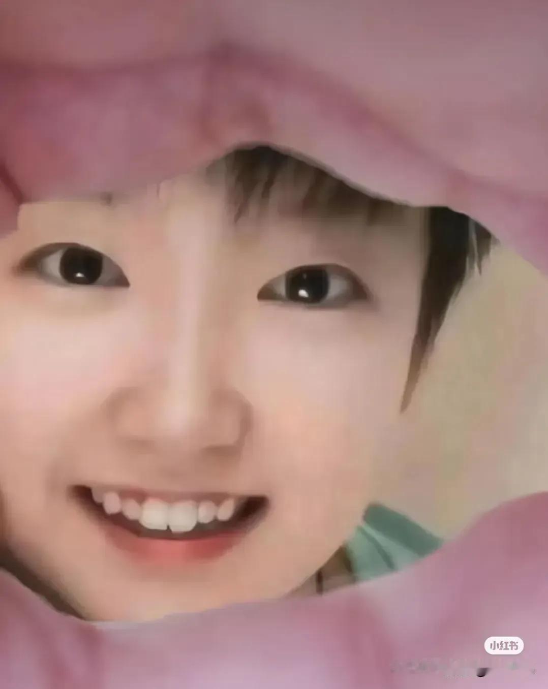 一句：
“梦想不会发光
发光的是追梦的你”
让莎莎成为今年高考的命题人
追光的人