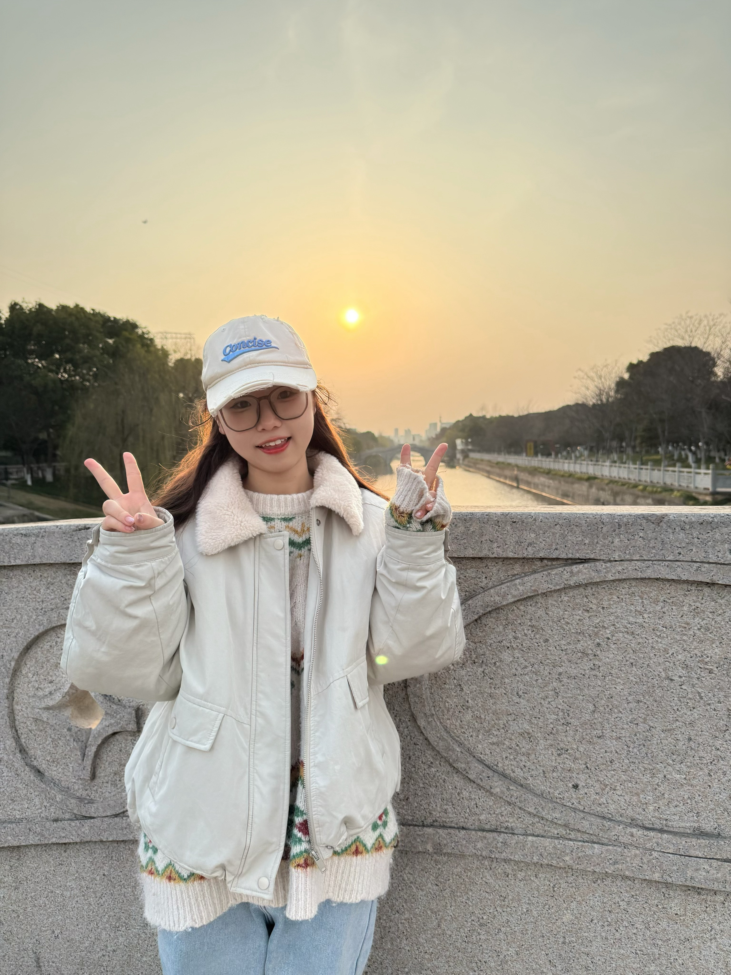 泥素随？（最近都是阴天☁️，但是今天太阳还蛮好的！✌️🥰✌️ 