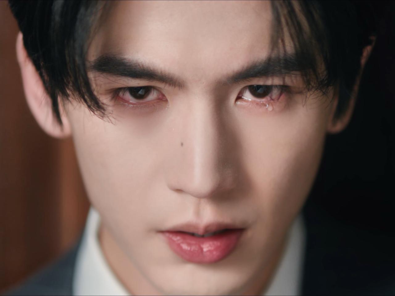 美男落泪！