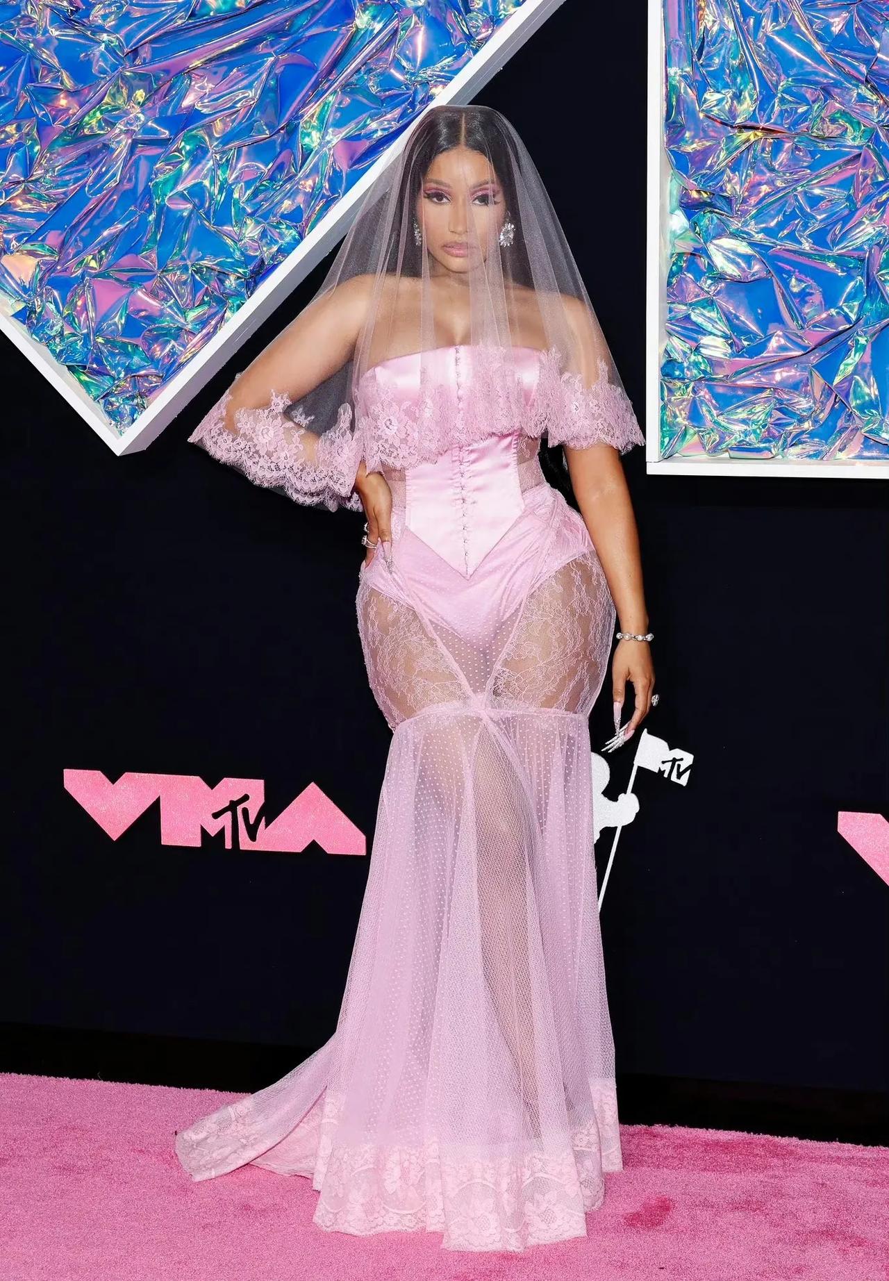 #娱评大赏#麻辣鸡这一身芭比粉婚纱美出了新高度！

麻辣鸡Nicki Minaj