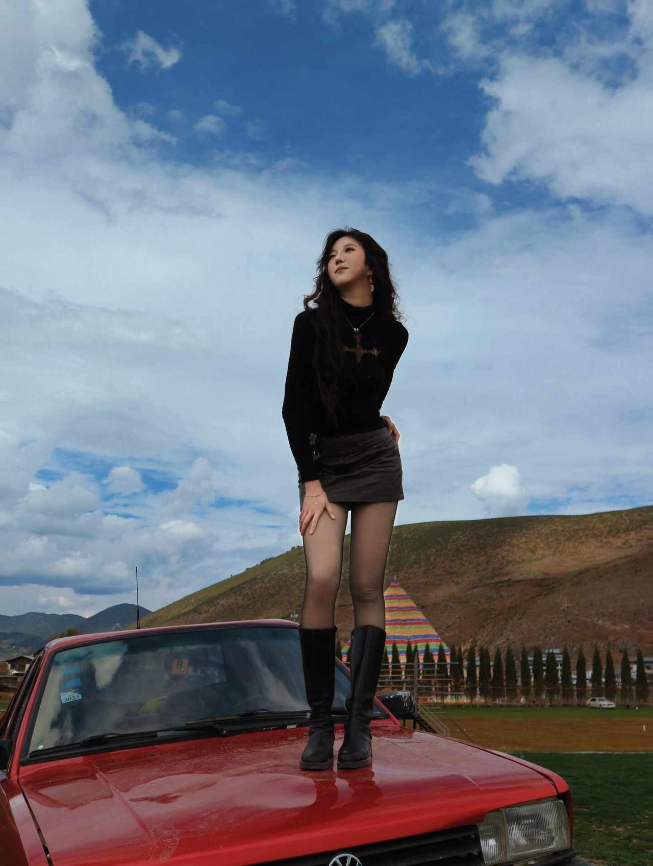 一整个被这辆红车硬控住了🚗
胆大一点姐妹们直接站车上拍才帅
当我的旅行变得随性
