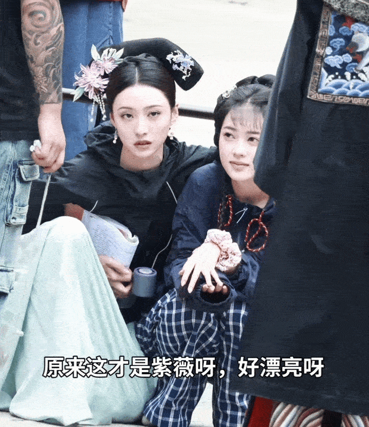 第四代还珠格格的颜值还是可圈可点
至少我觉得比第三代李晟的小燕子好看

但比起咱
