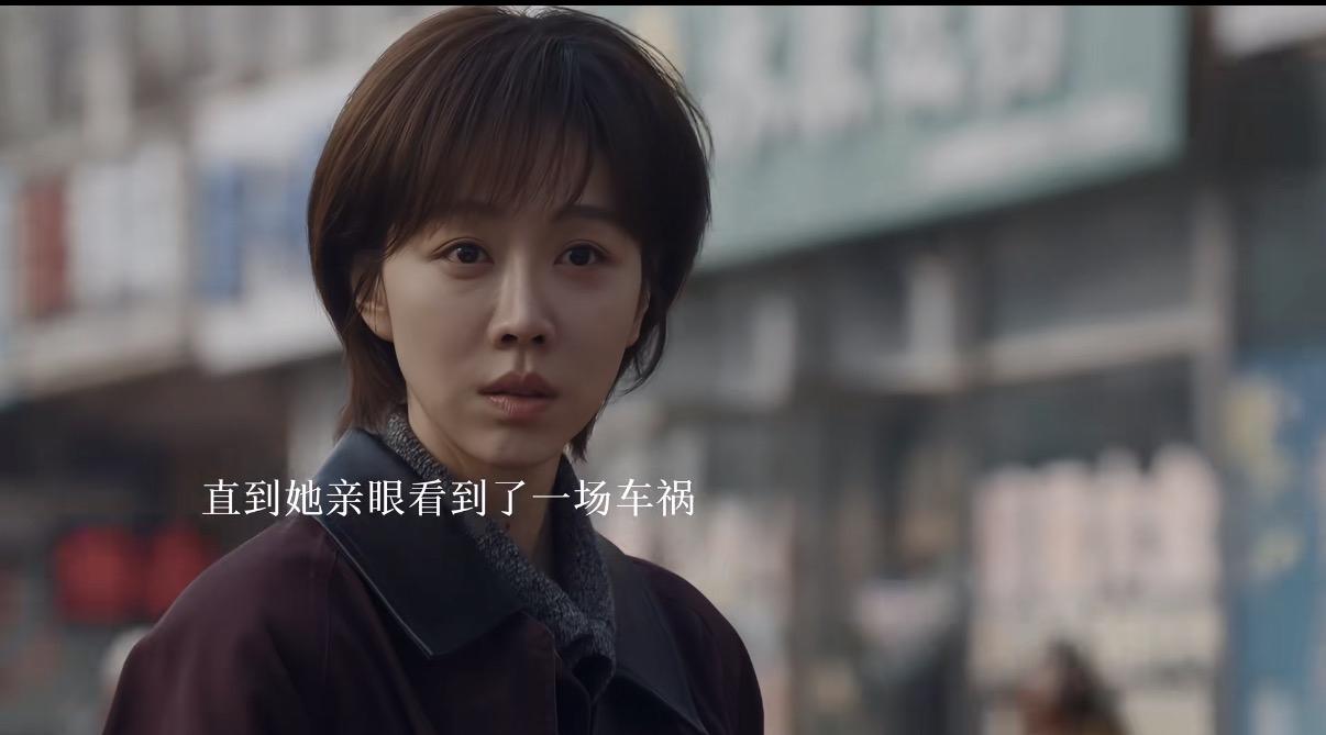 艾辰只是一个干殡葬的，并不懂太多的医疗常识，小女孩脑部受伤，她抱着孩子这样跑，属