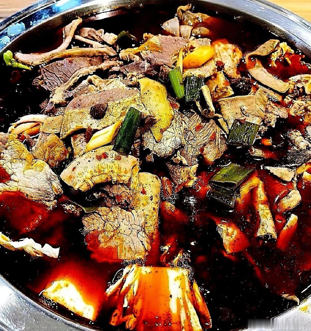 今天的水煮牛肉特别好吃，有人说关键是肉好，所以才好吃，各位觉得对吗 