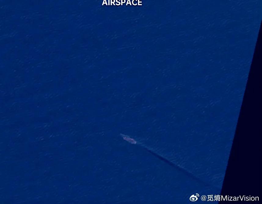觅熵科技发布的卫星图像显示美国海军“林肯”号航母在阿拉伯海活动，比较靠近阿曼湾。