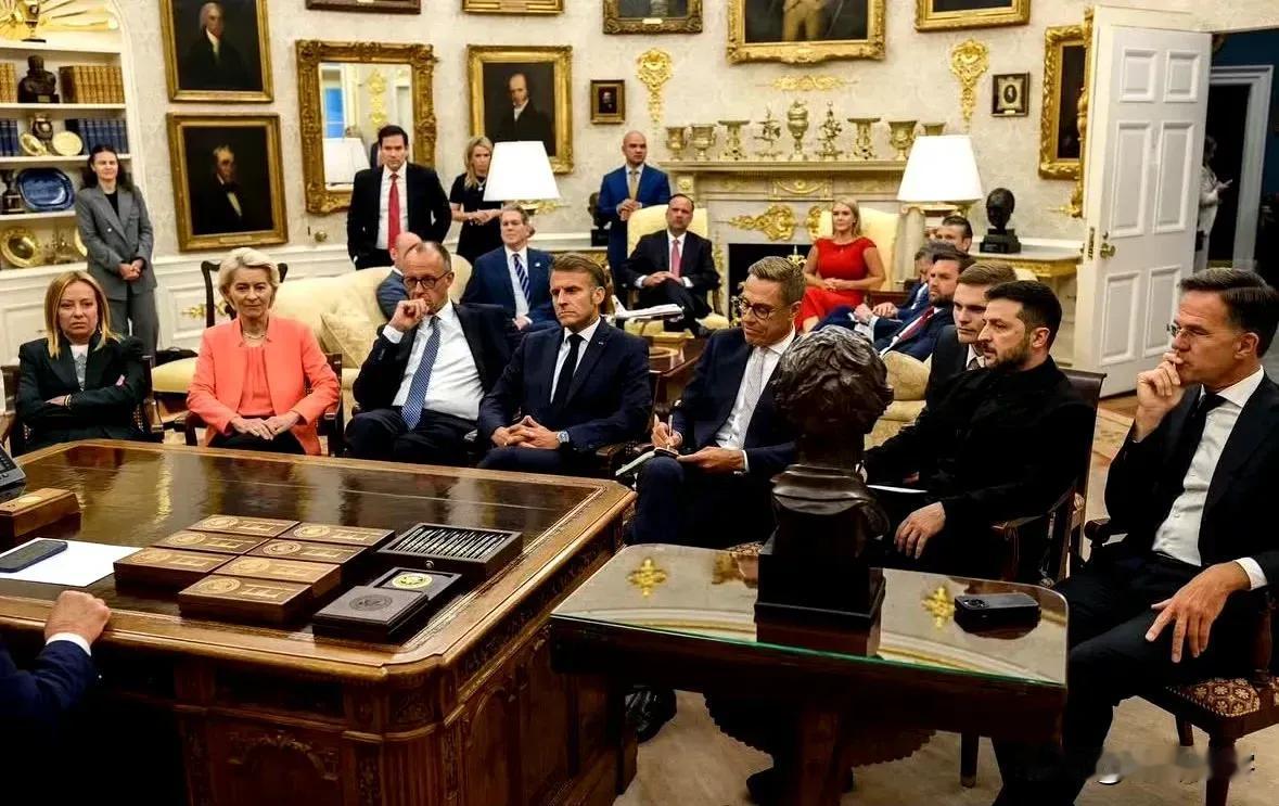 哈哈哈哈哈，特朗普在美国白宫召见欧洲各国领导人！ ​​​
​
​
​网友就评论说