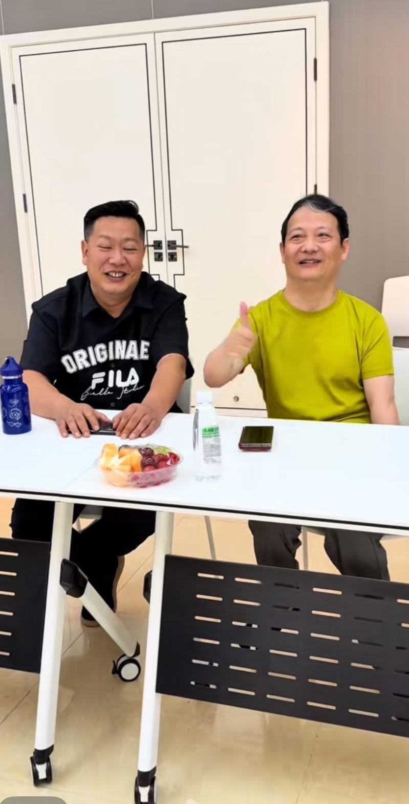 中山张大炮，给儿子送了一份大礼，为了给儿子涨粉。他给找了一名导师，这名导师叫崔万