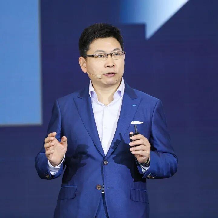 余承东称鸿蒙要三分天下有其一，尽快实现上亿用户覆盖
当余承东在公开场合信誓旦旦地