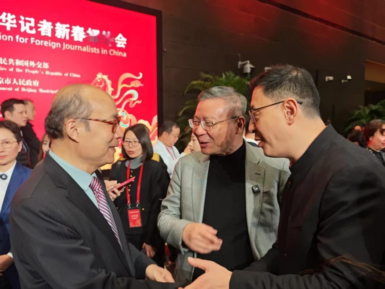 张维为教授应邀参加新春招待会。
1月30日，外国驻华记者新春招待会在北京举办，复