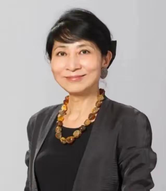 2012年，毛孟静当选香港立法会议员，竟然拒绝唱国歌，叫嚣着：“我又不是中国人，