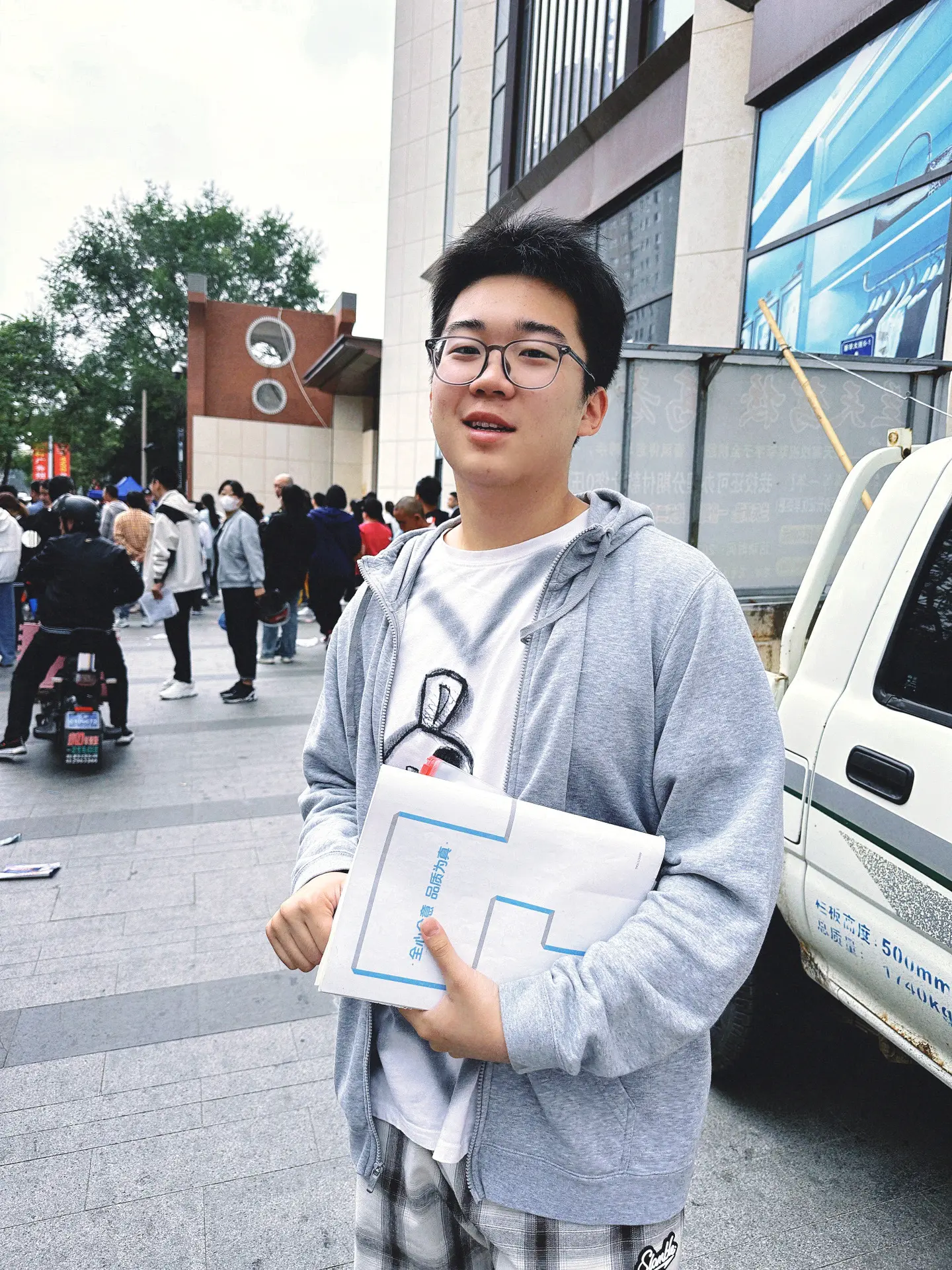 儿子，考试是个点，生命是条线，没有人因为考试赢得所有，也没有人因为考试...
