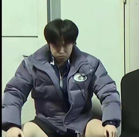 当我们不再唯输赢评判运动员，
我们才看见才信任喜欢他。
父母眼里，
他是懂事孝顺