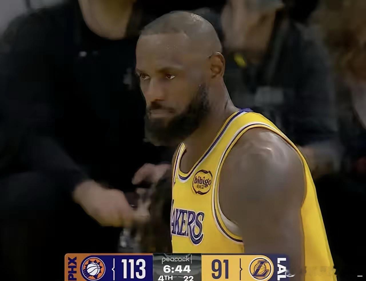 不容易！詹姆斯保住了记录！今天对阵太阳队的比赛，詹姆斯似乎没有多少进攻欲望，三节