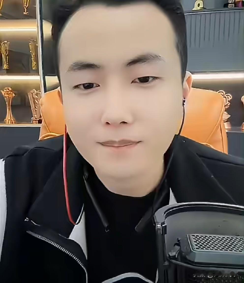 丁一点评潇天傲和狗磊约架，潇天傲让狗磊踩的挺狠！

          潇天傲直