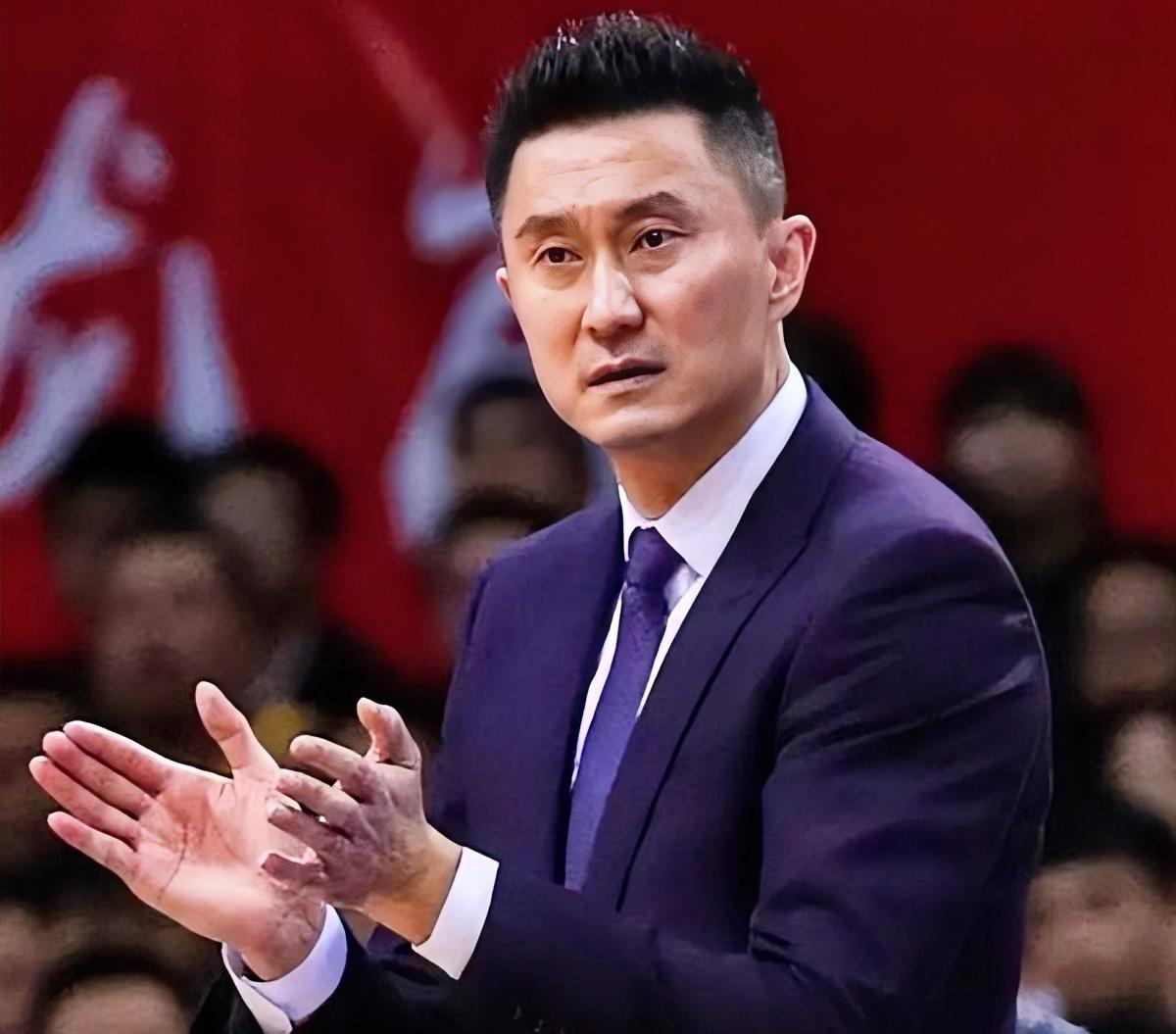 朱芳雨：杜指导，我怎么感觉球队现在打谁都五五开啊！！这个阵容不至于吧？？？
杜锋