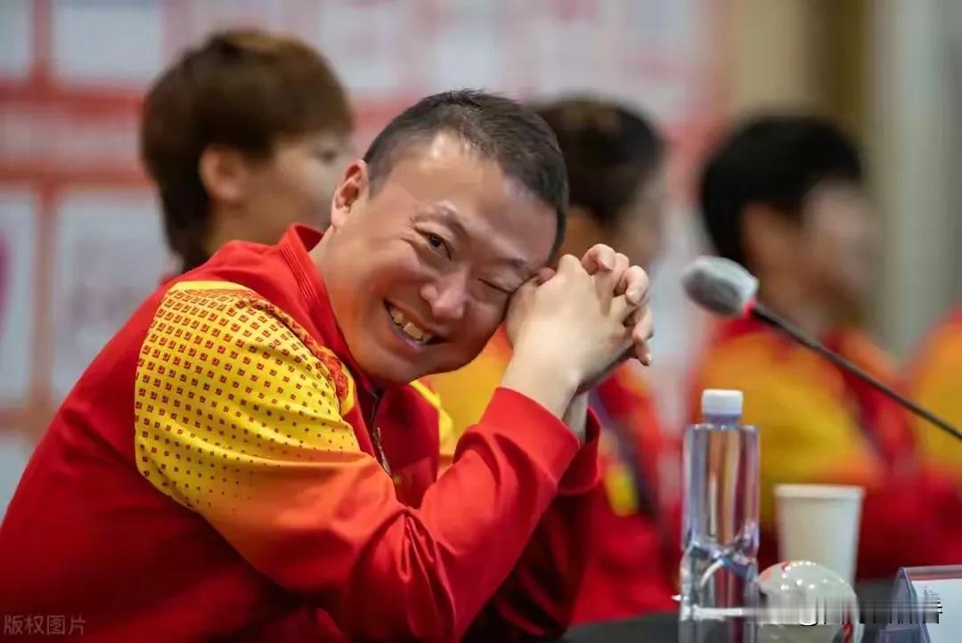 马琳为什么不能下课？
原因很简单，目前还没有人能替代他：
1、具有丰富的女乒执教