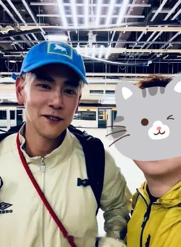 网友英国偶遇彭于晏彭于晏被粉丝贴脸开大网友英国偶遇彭于晏了，哈哈哈 