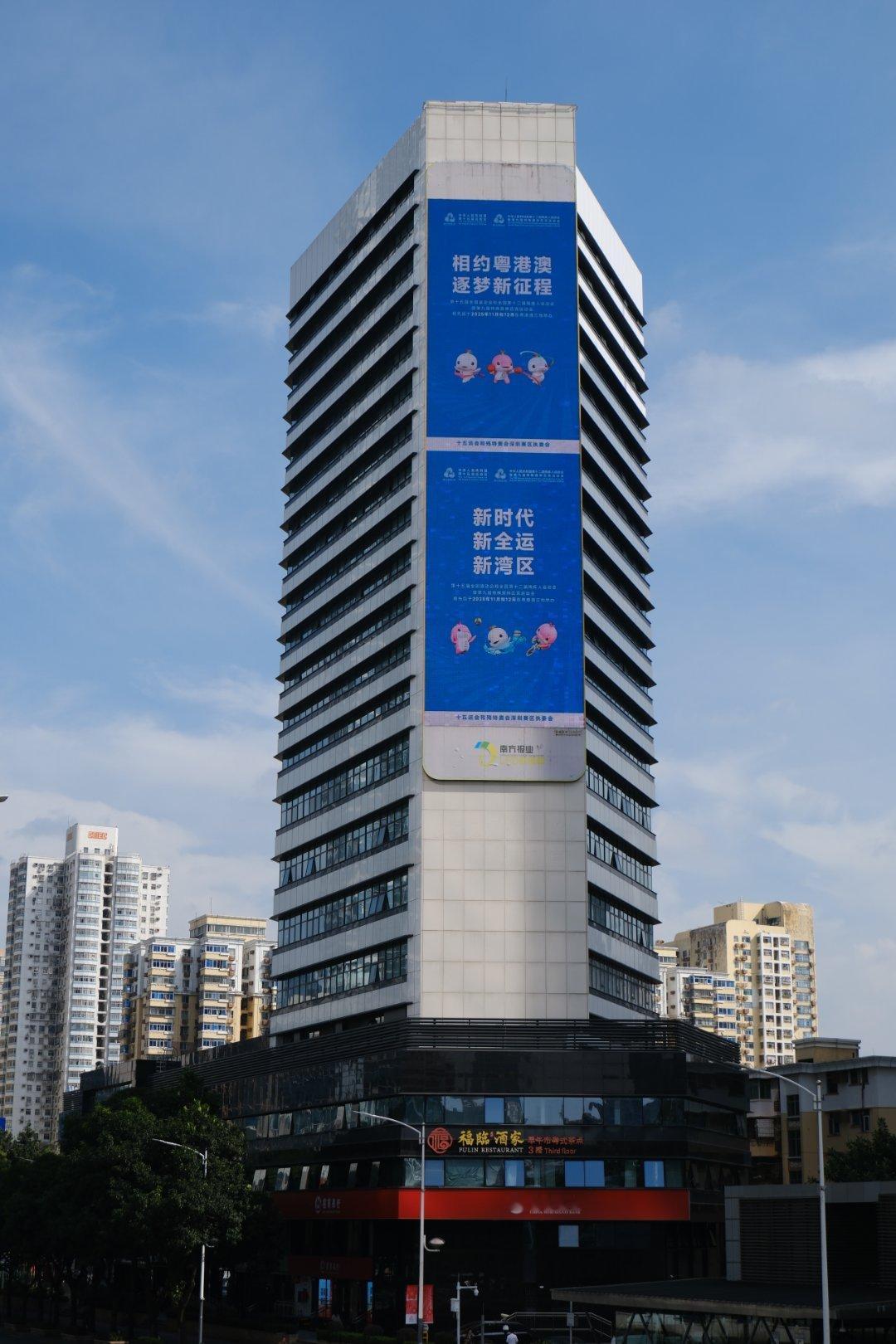 本来就是辅助驾驶时刻都要准备接管如果像某些人说的这是豪华的定义我觉得也没完全说错