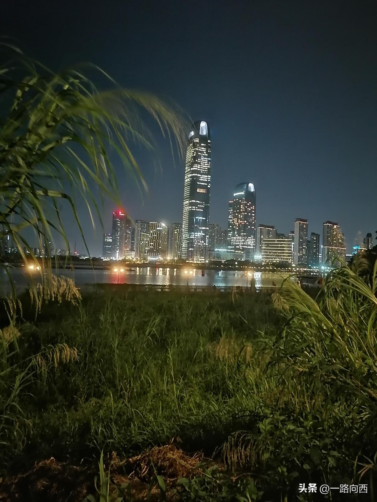 你看好华为“韬定律”的未来吗相信自己是一种动力，觉醒未来的前进能力。